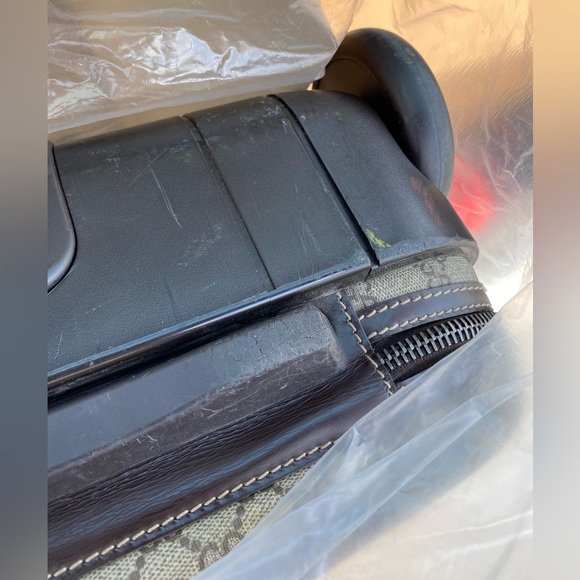 Gucci small rolling carry on size 20. - Picture 14 of 14